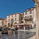 Luxury App Old Town Palace